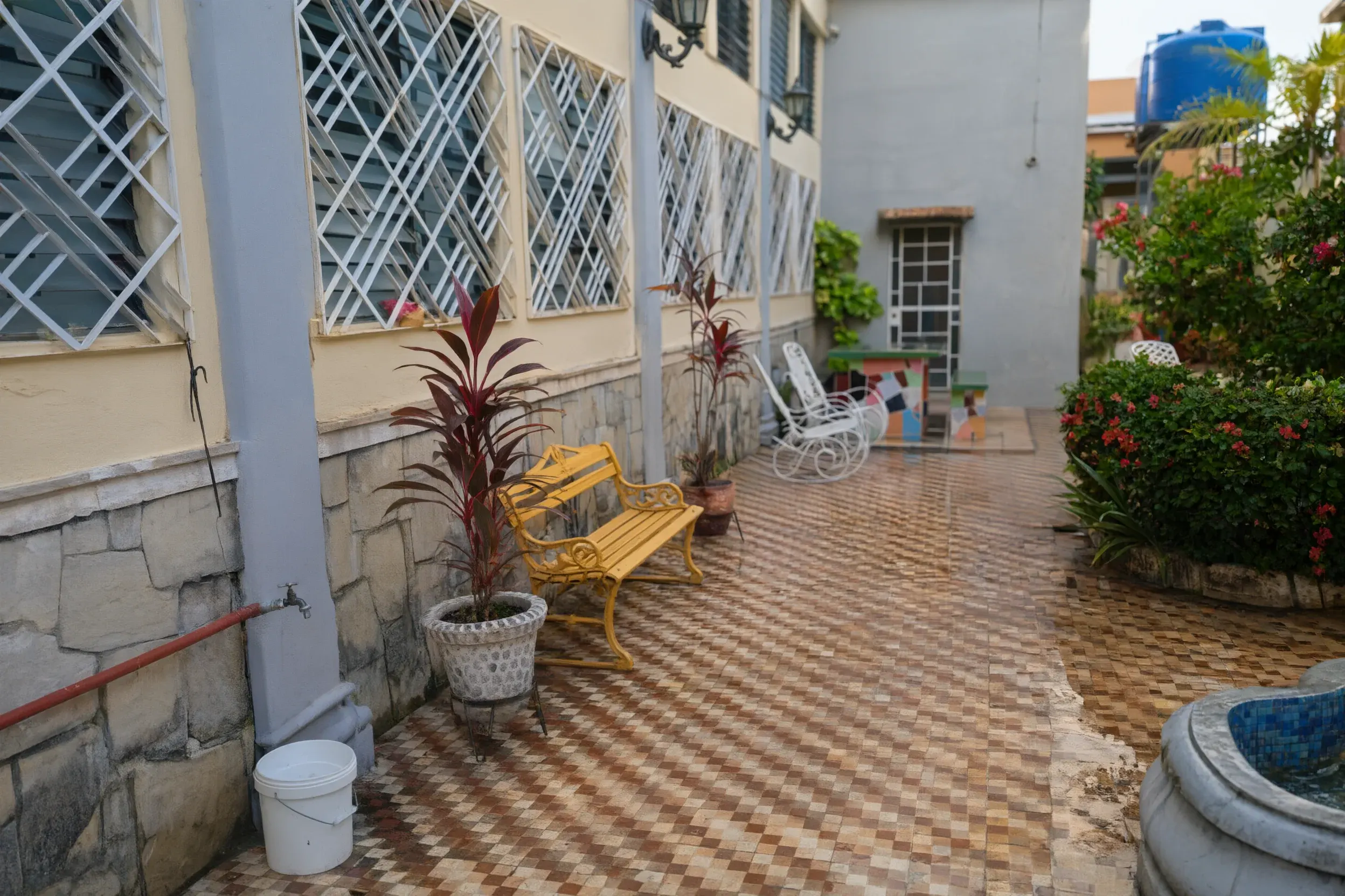 Exterior 4